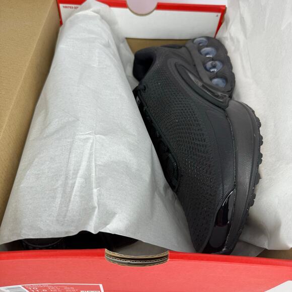 Nike Air Max DN Triple Black Size 10.5 Men main image 4